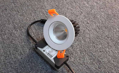 湖南90后創(chuàng)業(yè)者的商業(yè)照明之路 從意大利首單到迷你手持扇的多元拓展